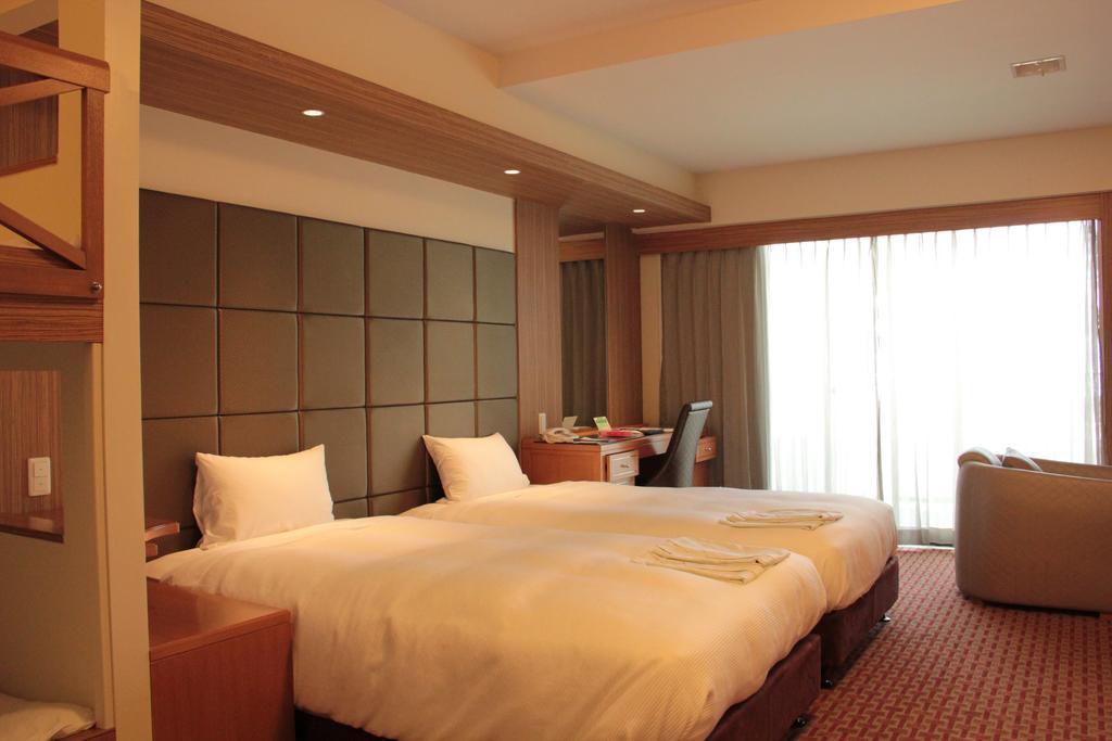 Okinawa Kariyushi Beach Resort Ocean Spa Онна Экстерьер фото