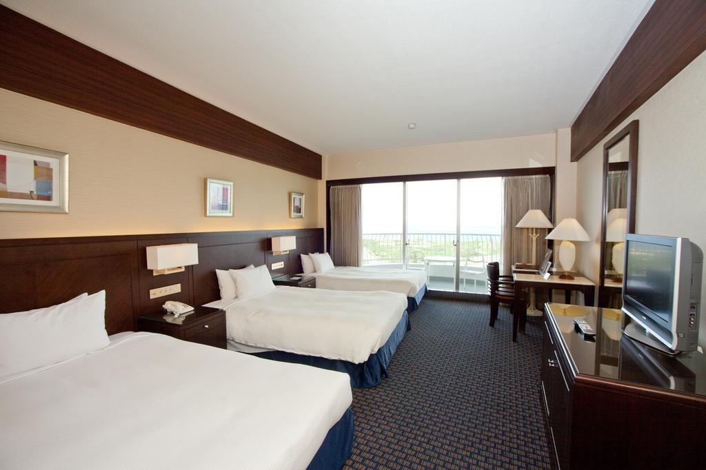 Okinawa Kariyushi Beach Resort Ocean Spa Онна Экстерьер фото